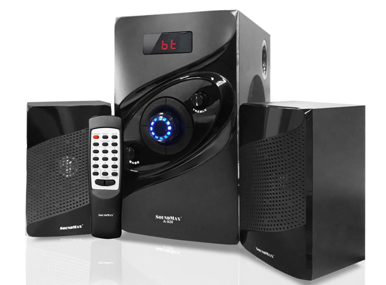 Loa Soundmax A-926 2.1 là bộ loa máy tính được thiết kế trẻ trung hơn người anh em A-927 nhờ những đường nét thiết kế mềm mại. Sản phẩm cũng được SoundMax trang bị một màn hình nhỏ ở mặt trước loa siêu trầm hiển thị nguồn phát.Với chân đế là một miếng nhựa cứng trong suốt được cách điệu đẹp mắt.