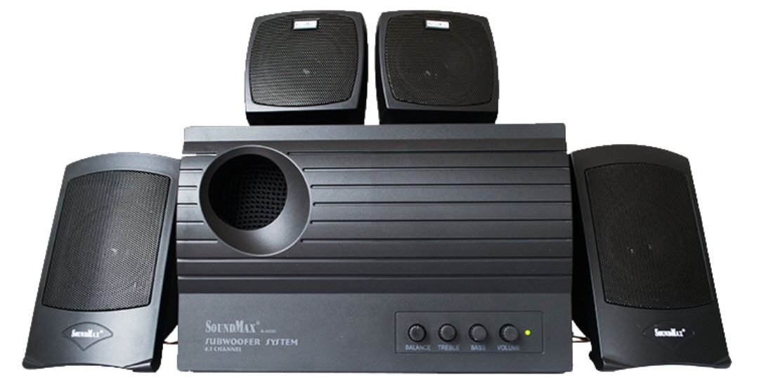 Soundmax A4000 là bộ loa máy tính có thiết kế nhỏ gọn gồm hai loa nhỏ hình hộp có màu đen bóng.Với chân đế là một miếng nhựa cứng trong suốt được cách điệu đẹp mắt.
