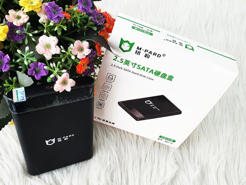 Box HDD M-PARD MD116 tích hợp cổng USB2.0 và USB3.0 giúp thiết bị tương thích với các cổng giao tiếp hiện nay.