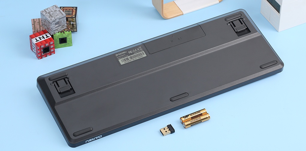 Bàn phím cơ EK807G sử dụng kết nối không dây từ xa bằng USB Receiver (đầu thu USB) 2.4 GHz. Có thể kết nối với laptop, màn hình máy tính, màn hình game,… với đường truyền tin cậy, không bị nhiễu sóng.