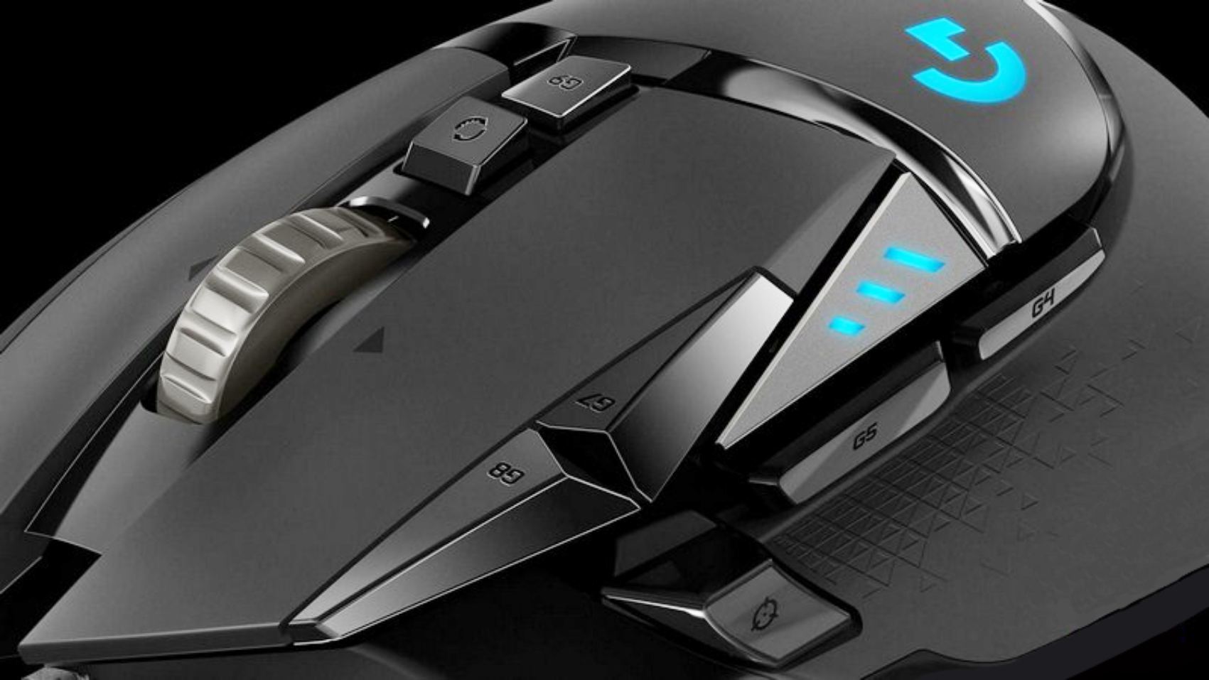 Chuột Gaming Logitech G502 Hero huyển lên và xuống tới 5 cài đặt DPI với một lần nhấp. Ba đèn chỉ báo LED cho bạn biết bạn đang ở cài đặt nào. Tùy chỉnh các cài đặt DPI này bằng HUB G của Logitech hoặc sử dụng cài đặt mặc định ngay khi mở hộp. Đặc biệt khi kết hợp cùng tấm mousepad  dành cho gaming bạn sẽ không còn phải phàn nàn trong bất cứ trường hợp nào.