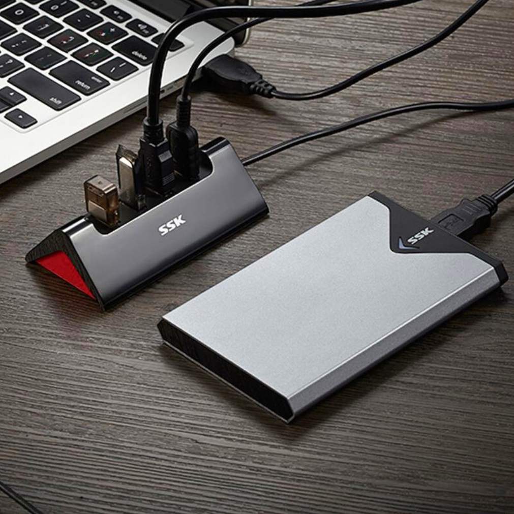 Hub USB 4P SSK cho phép bạn kết nối đồng thời nhiều thiết bị USB. Các thiết bị khác như ổ cứng di động, chuột, bàn phím, máy in, và nhiều thiết bị khác.