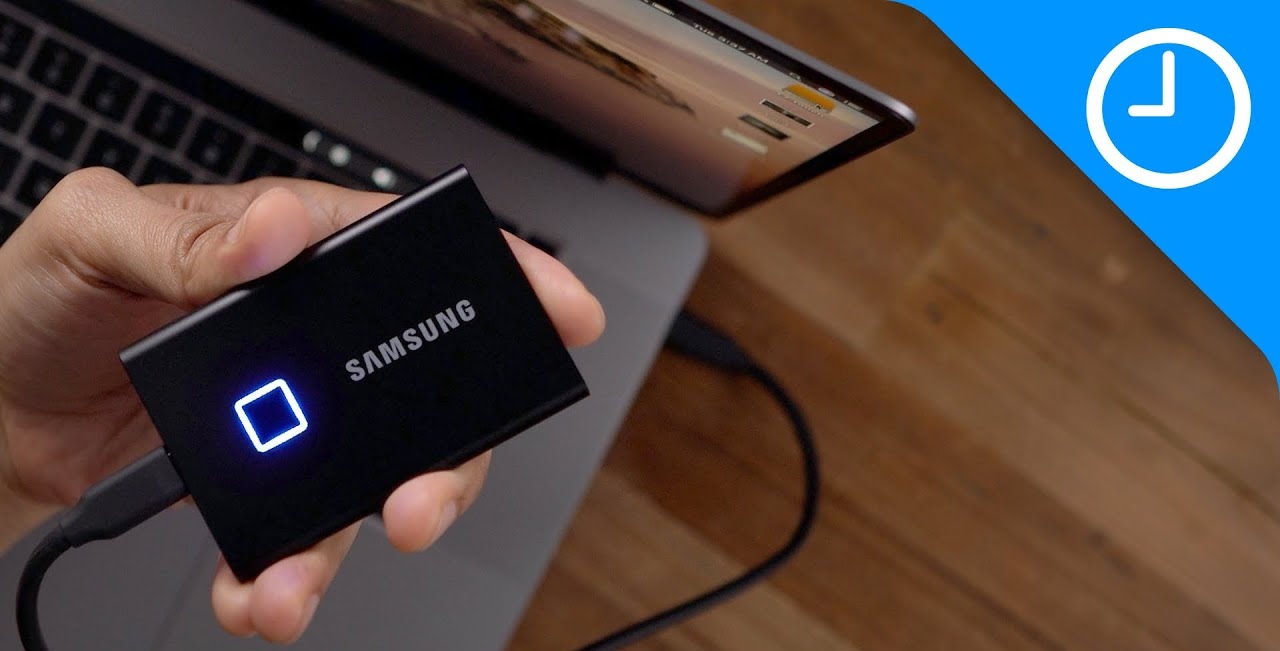 SSD 500GB Samsung T7 chỉ có duy nhất 1 cổng kết nối USB 3.2 . Có thể sử dụng được với các cáp chuyển đổi với các thiết bị khác.