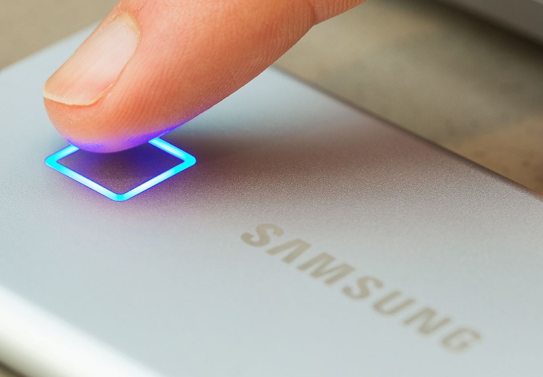 Để bảo mật dữ liệu được lưu trữ trên ổ cứng SSD Samsung Portable của mình. Người dùng có thể đặt chế độ có mật khẩu khi sử dụng ổ cứng.